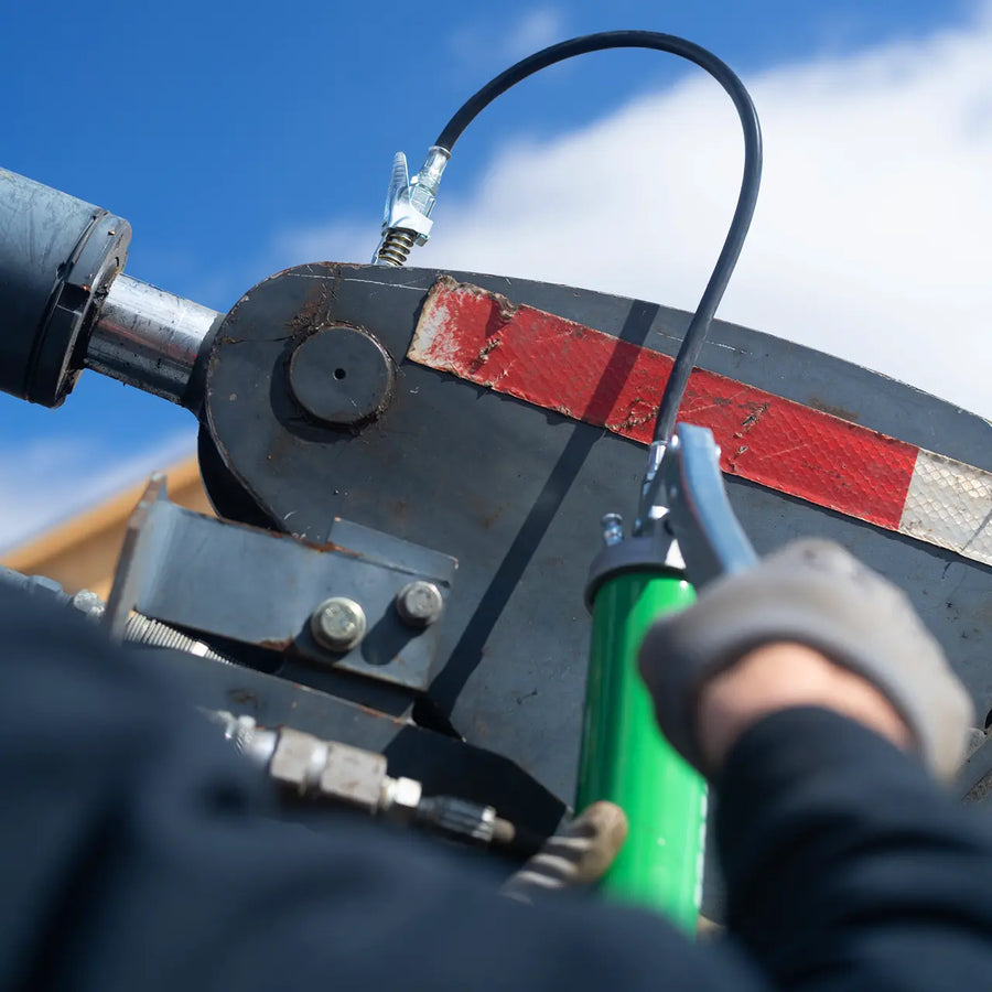 LockNLube Heavy-Duty Lever Grip Grease Gun